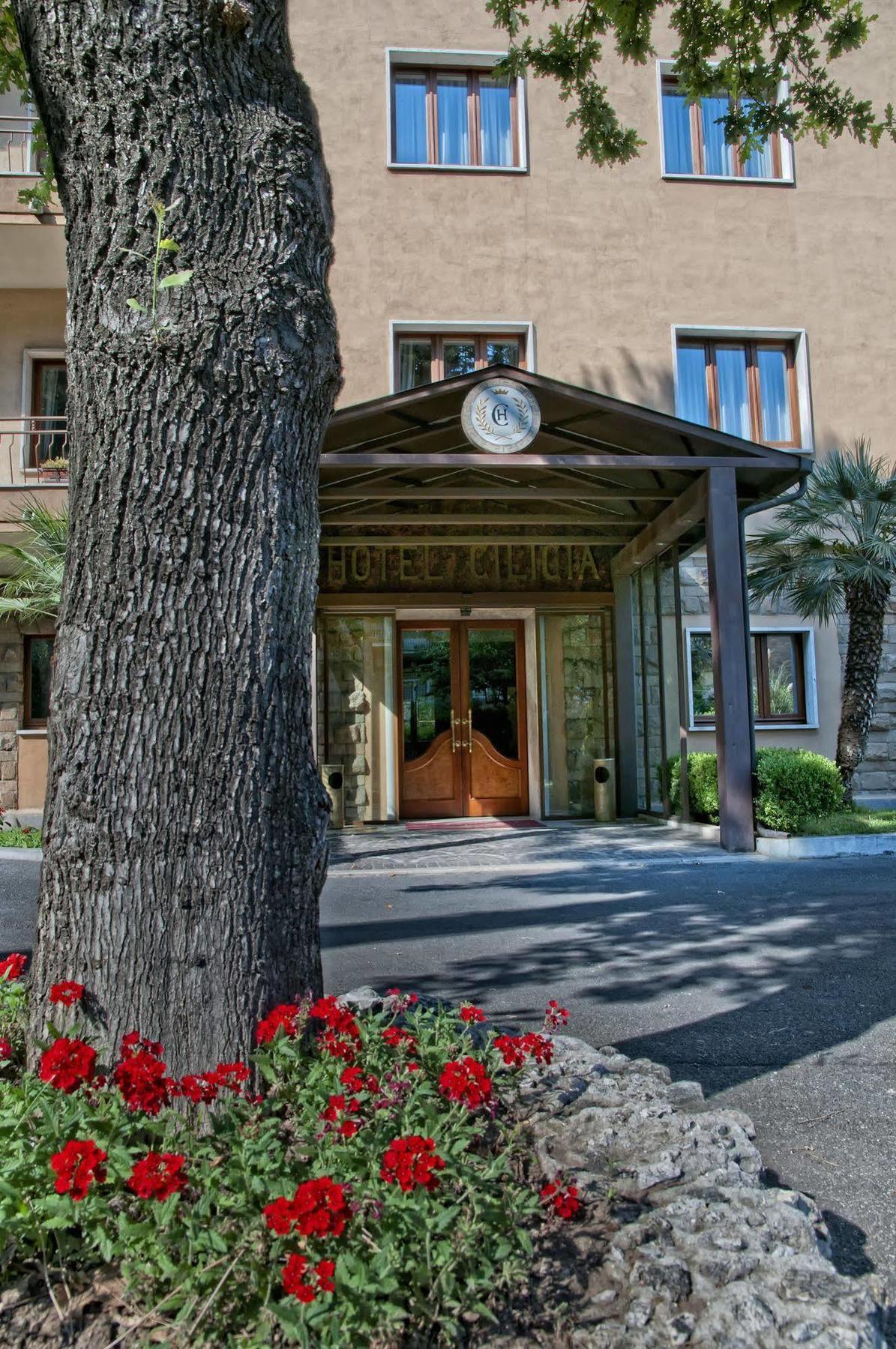 רומא Hotel Cilicia מראה חיצוני תמונה