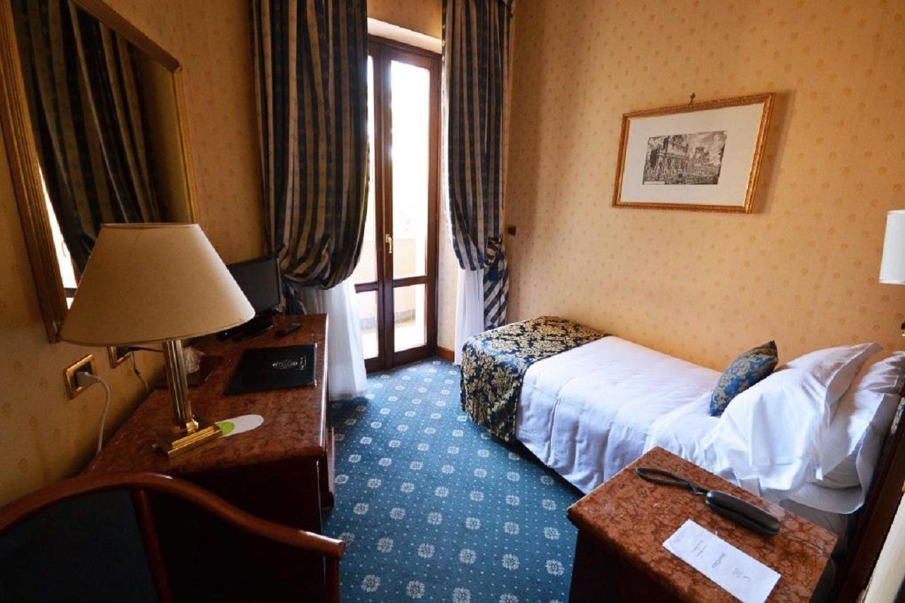 רומא Hotel Cilicia מראה חיצוני תמונה